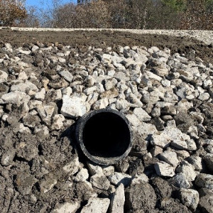 Spillway pipe without grate